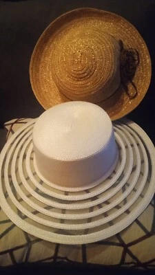 LOT OF (2) WOMEN'S BEAUTIFUL WHITE & STRAW WIDE BRIM HAT ONE SIZE FITS ALL) - Image 1 of 4