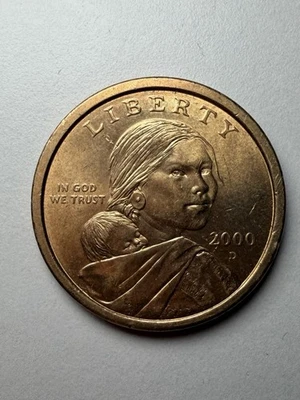 2000 D SACAGAWEA ONE DOLLAR US LIBERTY COIN GOLD COLOR CIRCULATED  - Image 1 of 2