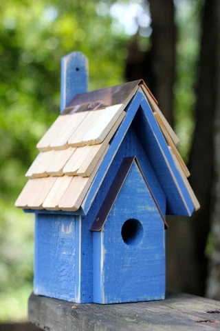 MARLTON MANOR WOOD BIRD HOUSE - BLUEBERRY Cover