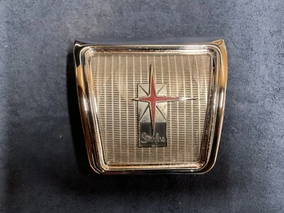 62 Oldsmobile Starfire 2 puertas techo rígido asiento trasero cubierta de altavoz RARO BONITO Foto 1 de 4