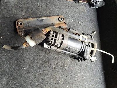 V2* Mercedes Benz W212 año 2014 suspensión neumática compresor A 2123200404 Foto 1 de 4