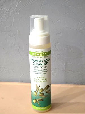 Limpiador de lavado corporal en espuma Medline Remedy 9 oz con espuma de baño de ducha de olivamina Foto 1 de 4