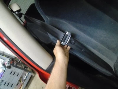 2003-2004 Dodge Dakota Quad Cab RH Passenger Seat Belt Retractor Assembly Black Foto 1 de 4