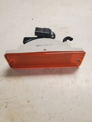 Luz de parachoques de esquina/estacionamiento para pasajeros montada para camioneta Nissan 88-97 418918 Foto 1 de 4