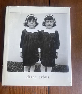 Diane Arbus Monograph 25th Anniversary Hardcover Aperture 1997 w/ Jacket - Imagen 1 de 18