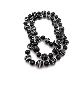 Vintage schwarz und weiß Spritzmuster Perlen 31 Zoll lang - Bild 1 von 9