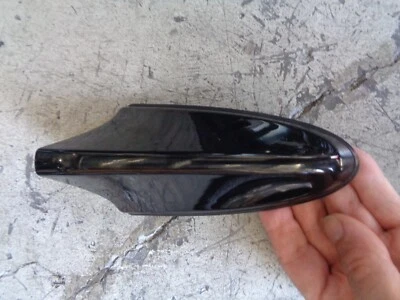 Conjunto de antena KIA FORTE 2019-2021 barbatana de tubarão preta 96210-M6000EB FABRICANTE DE EQUIPAMENTO ORIGINAL - Imagem 1 de 3