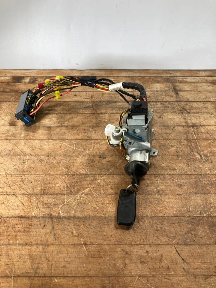 2007 GMC Envoy Ignition Lock Cylinder W/ key And Harness OEM - Image 1 of 4