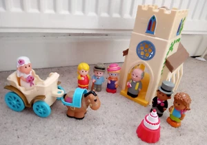 ELC Happyland Church / Wedding (SOUNDS)horse & carriage &7 figures + cake - Picture 1 of 23