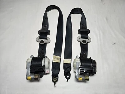 2005 - 2006 Mazda 5 Minivan Drivers & Passengers Front Seat Belts (OEM) Black  Foto 1 de 4