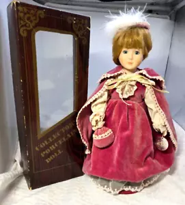 Muñeca de porcelana vintage de Denton - Vestido de terciopelo y capa larga - 14" con caja - Imagen 1 de 14