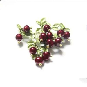 Lovely Gold Plated Brooch With Lots Of Red Free Hanging Red Berries - Picture 1 of 7