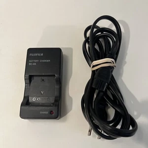 Genuine FujiFilm BC-45 (compatible BC-45A BC-45C) Lithium Ion Battery Charger - Picture 1 of 3