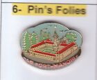 Pinsfolies *** Pin's Badge Arthus Bertrand Epoxy Le Fort Manoir Maison retraite