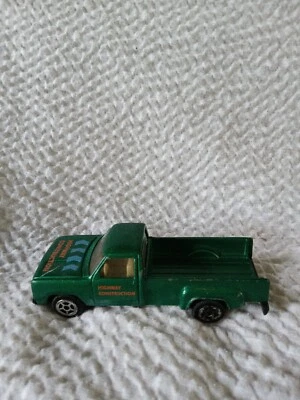 Camión de construcción Dodge Highway y camión naranja. Verde sin marca hecho en China Foto 1 de 4