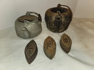 5 reliquias americanas antiguas, 3 hierros de hierro fundido, hervidor de hierro fundido + piezas/reparación - Imagen 1 de 24