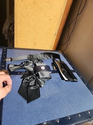 Мужской черный носовой платок подвеска и галстук-бабочка комплект - регулируемый, официальный, свадьбы - Изображение 1 из 4