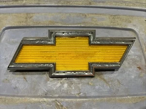 76-80 Chevrolet Square Body Bowtie Grille Emblem Part# 347648 C / K series Used - Imagen 1 de 7