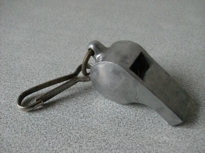 Ancien sifflet en alu avec bille en bois fonctionne de 6 cm - Photo 1/3