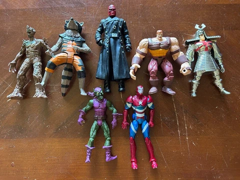 Lot of 7  Marvel loose Action Figures - Juggernaut, Red Skull, Rocket, Root, GG Cover