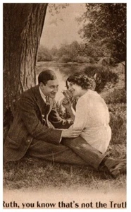 VICTORIAN ROMANCE COUPLE POSTCARD.CHECK PHOTOS*B3 - Picture 1 of 2