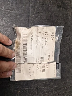 1984-1989  Mercedes-Benz Original Ignition Lock Cylinder 123-462-03-79-64  - Image 1 of 4