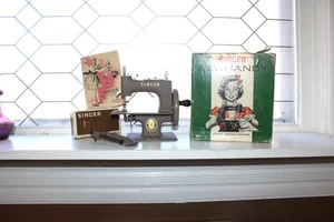 50er Jahre Singer Sewhandy Spielzeug Nähmaschine #20 mit Karton Klemmteile & Anleitung - Bild 1 von 14
