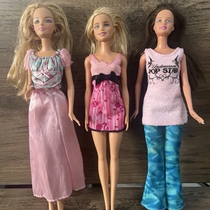 3 Vintage Barbie Doll Lot With Barbie Clothing - Bild 1 von 14
