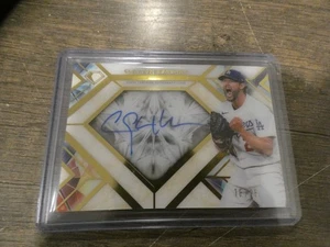 Tarjeta autógrafa Clayton Kershaw Topps Iconos del Diamante/25 Dodgers 2025 - Imagen 1 de 5