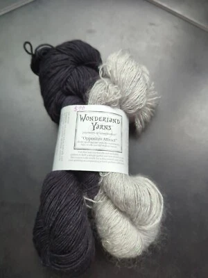 Wonderland Yarns Opposites Attract 310 Yardas Niño Mezcla Mohair y 344 Yardas Deporte Foto 1 de 4
