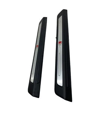 2018 AUDI SQ5 FRONT RIGHT & LEFT ILLUMINATED DOOR SILL SCUFF COVER PLATE SET Foto 1 de 4