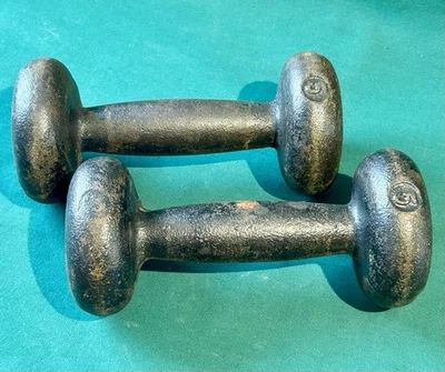 Par de mancuernas vintage con cabeza de moño de 5 lb de hierro fundido con pesas de mano cabeza redonda estampadas 5 Foto 1 de 4