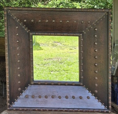 IMPRESIONANTE Espejo de Pared Grande 33" Brutalista Metal Tachonado Cuero y Madera Foto 1 de 4