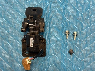 Toyota Land Cruiser LX470 Quarter Window Glass Motor RH or LH 1998-2007 OEM - Image 1 of 4