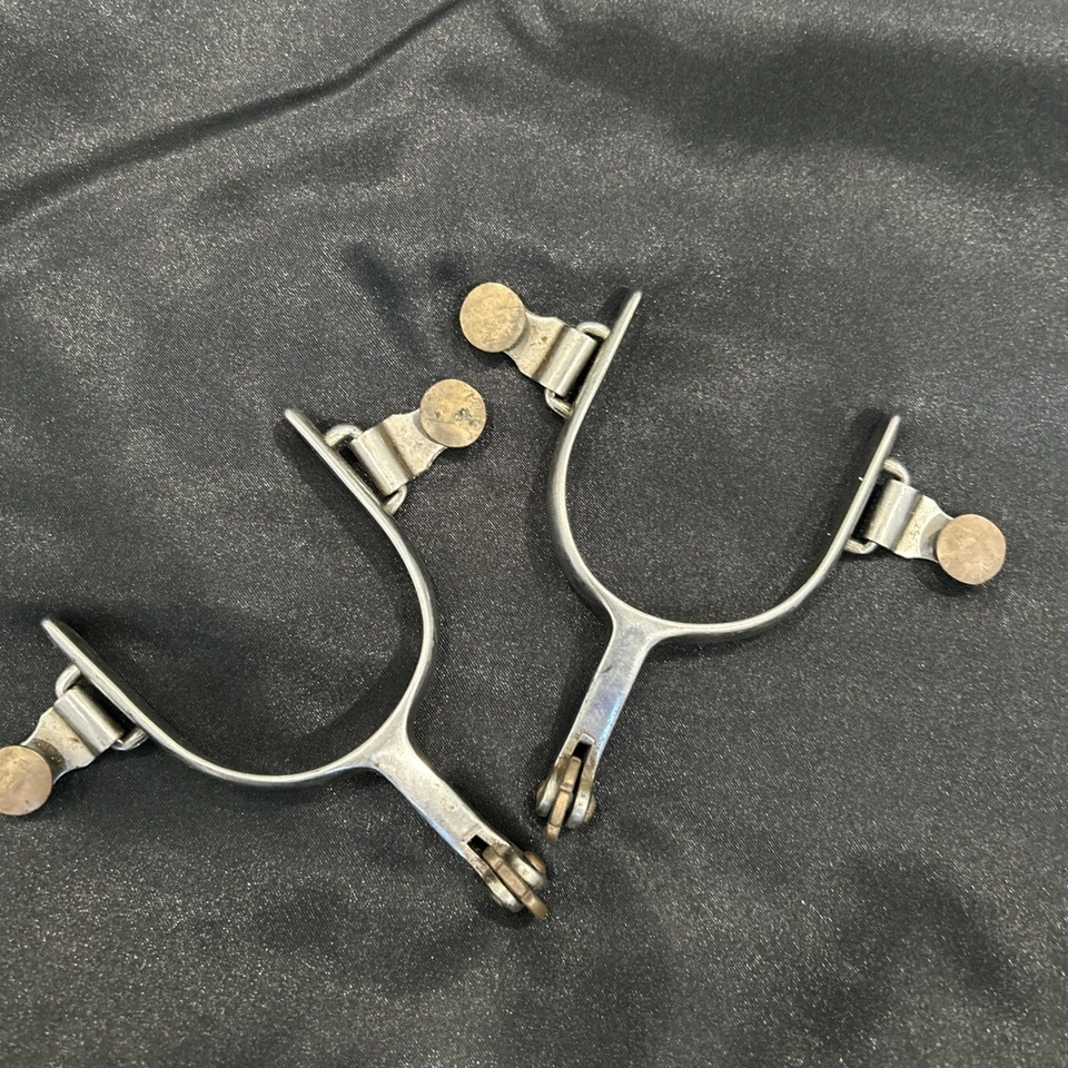 Par de botones y filas de latón Western Spurs para adultos Foto 1 de 4