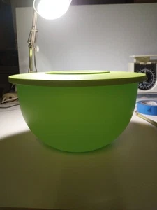 Tupperware Cuenco verde lima y tapa a juego 7,5 litros #3093B-1 contenedor S11 - Imagen 1 de 5