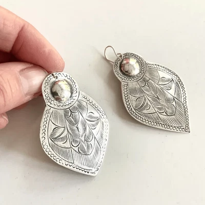 Bohemian Leaf Pattern Pendant Earrings Vintage Jewelry Women's Earrings Alloy - Image 1 of 4