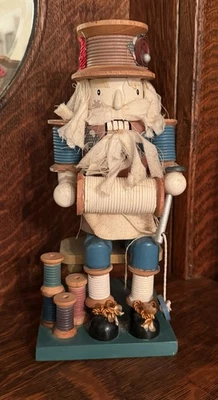 Coser único cascanueces artesanal costura 9,5” Kurt Adler?? Costurera rara Foto 1 de 4