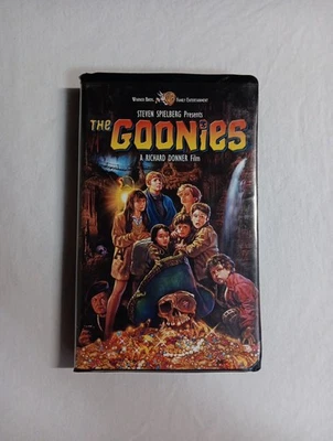 THE GOONIES 1985 Movie VHS 2001 Warner Bros Steven Spielberg Black Clamshell Foto 1 de 4