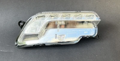 GENUINE MERCEDES BENZ E350 2010-2013 FOG LIGHT LED RIGHT PASSENGER 2128200856 - Image 1 of 4