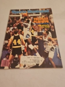 1982 22. März, Sports Illustrated Magazine, Georgetown's Pat Ewing (MH865) - Bild 1 von 3