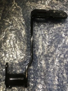 Pedal/palanca de freno trasero para pie Harley-Davidson, parte # 42407-87 negro brillante - Imagen 1 de 9