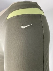 Nike Fit Dri Donna Verde Oliva Atletica Lunghezza Capri, Taglia Media - Foto 1 di 5