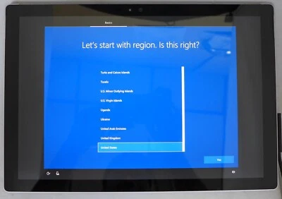 Microsoft Surface pro 4, 13", Platinum, i5, 8GB, 256GB- Doesn't Stay On - Image 1 of 4