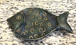 Metall Fisch 9"x 5" blaue Patina Platte oder Wandbehang skurril - Bild 1 von 7