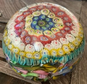 VINTAGE UNSIGNED ITALY MILLEFIORE & SCRAMBLE ART GLASS PAPERWEIGHT - Picture 1 of 9