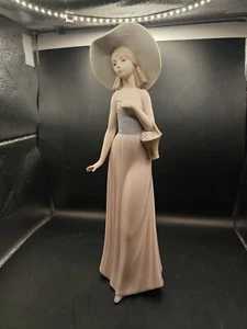 "Estatuilla de Porcelana Vintage Nao Lladro "DAMA GALLARDO" 12,5", #292, 1980, España - Imagen 1 de 11