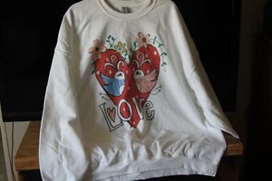 CAMISA SUDADERA SAQUEO (nueva) AMOR - DOS PÁJAROS DEL AMOR EN CORAZÓN ROJO CON FLORES - 3XL - Imagen 1 de 1