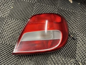 2001 SUBARU IMPREZA OS DRIVERS RIGHT TAIL LIGHT 84201FE100 - Picture 1 of 3