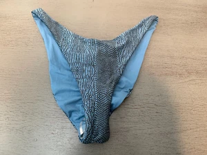 Bitsy Cut NUEVO Azul Runchado L ESPACIO Traje De Baño Bikini Parte Inferior Talla Mediana - Imagen 1 de 2